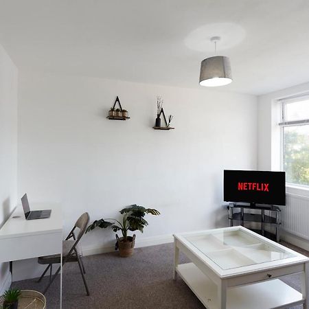 Spacious Home Close To City Centre Location Лидс Экстерьер фото