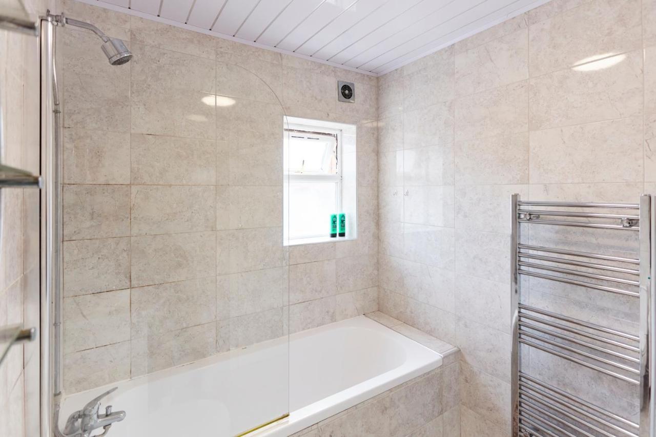 Spacious Home Close To City Centre Location Лидс Экстерьер фото