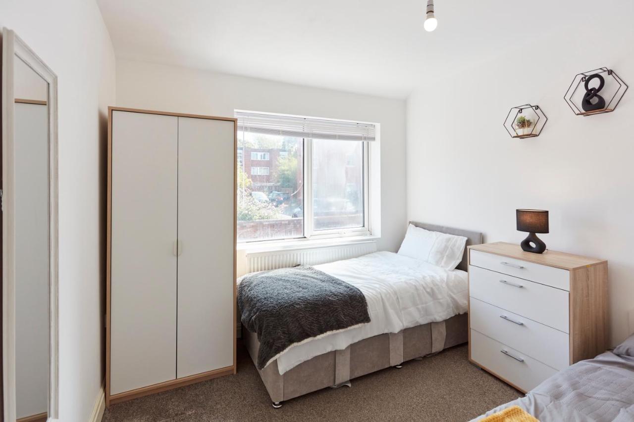 Spacious Home Close To City Centre Location Лидс Экстерьер фото