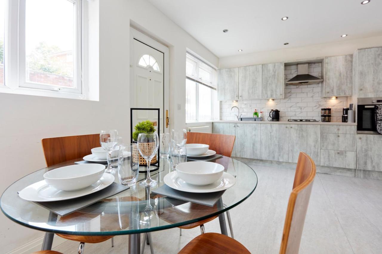 Spacious Home Close To City Centre Location Лидс Экстерьер фото