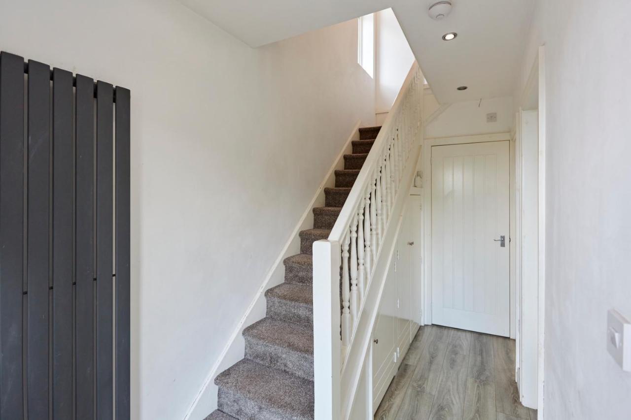 Spacious Home Close To City Centre Location Лидс Экстерьер фото