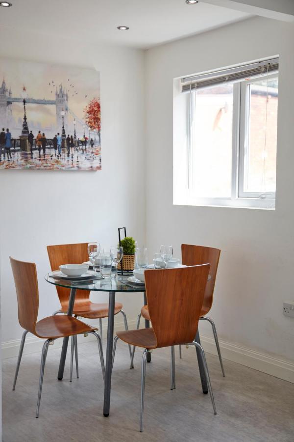 Spacious Home Close To City Centre Location Лидс Экстерьер фото