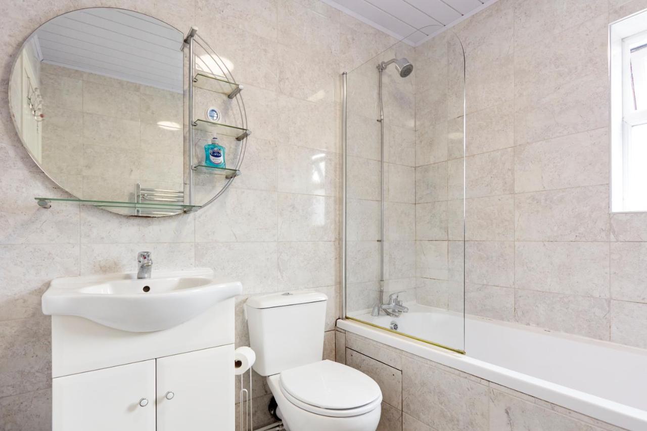 Spacious Home Close To City Centre Location Лидс Экстерьер фото