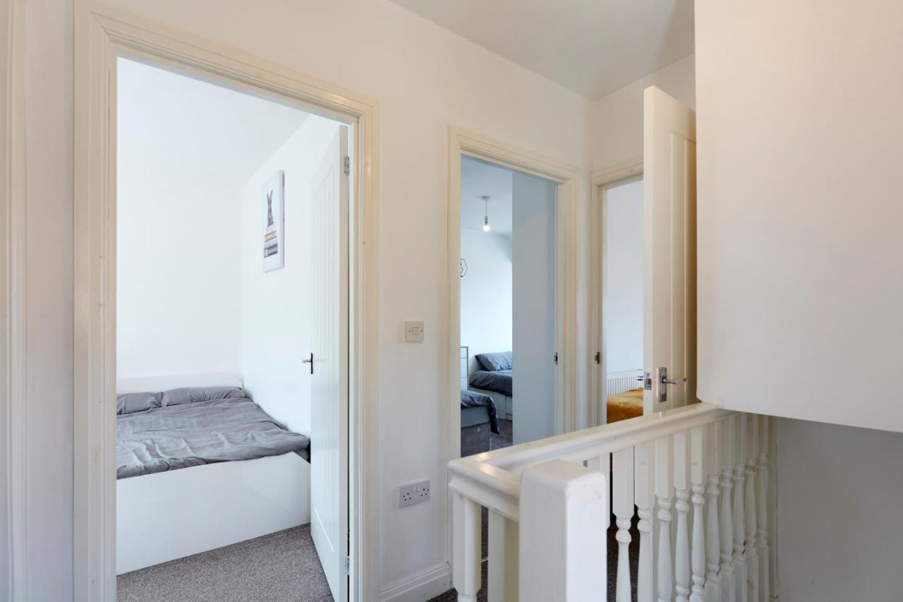 Spacious Home Close To City Centre Location Лидс Экстерьер фото