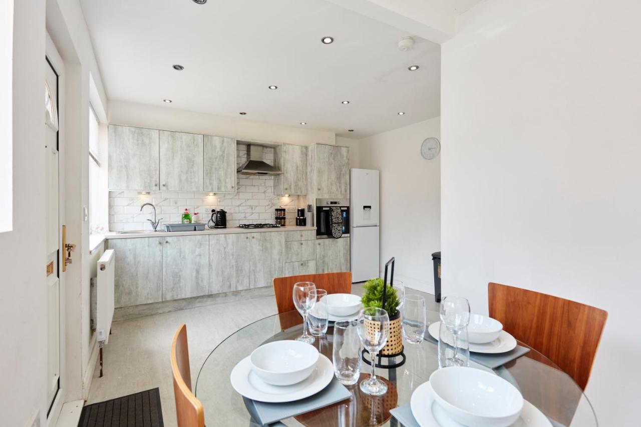 Spacious Home Close To City Centre Location Лидс Экстерьер фото