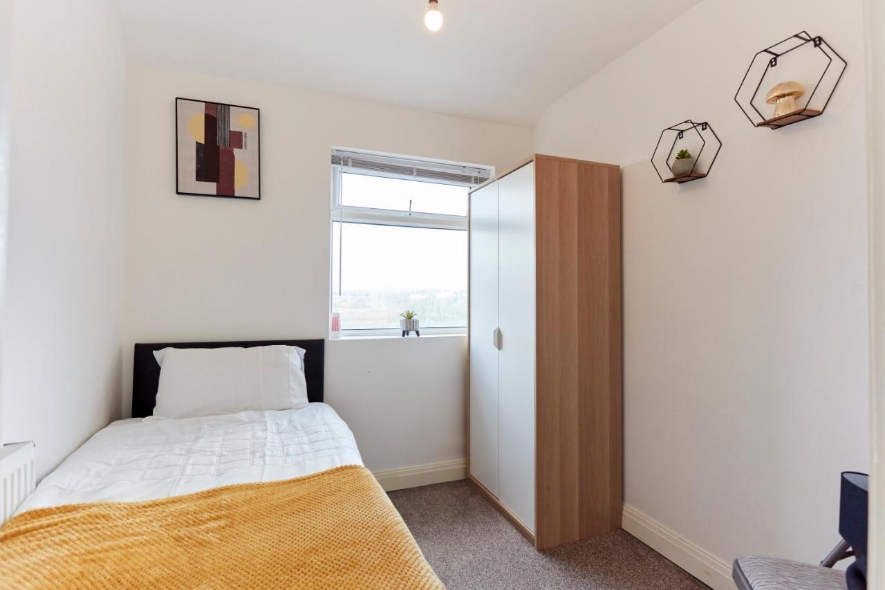 Spacious Home Close To City Centre Location Лидс Экстерьер фото
